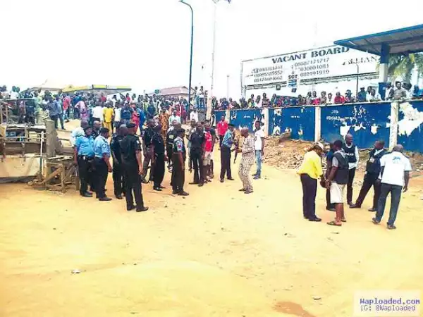 Militants sack Lagos estate, shoot three policemen